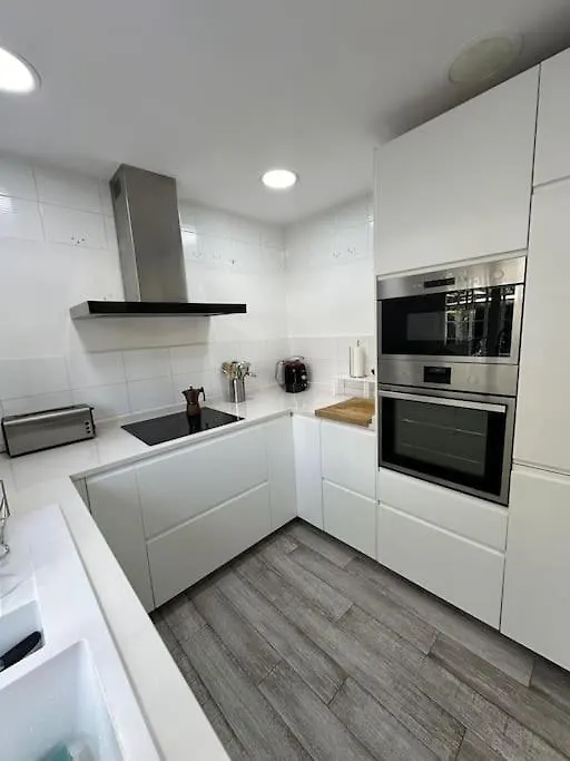 Chalet Con Barbacoa Y Piscina Estepona