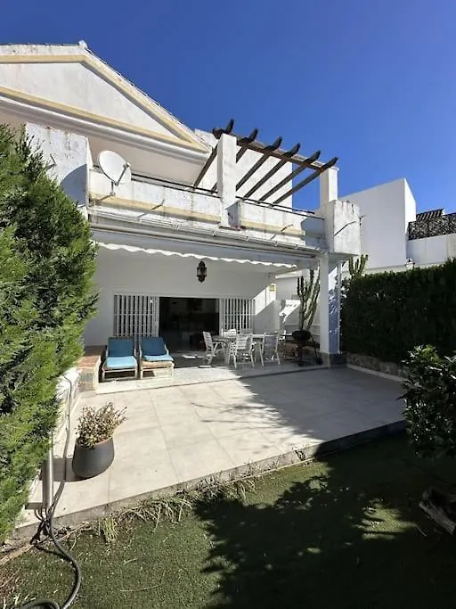 Chalet Con Barbacoa Y Piscina Estepona