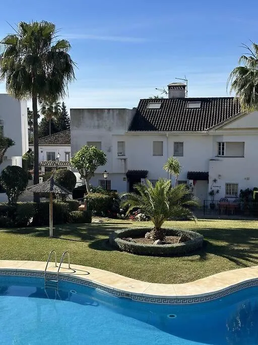 Ferienhaus Chalet Con Barbacoa Y Piscina Estepona