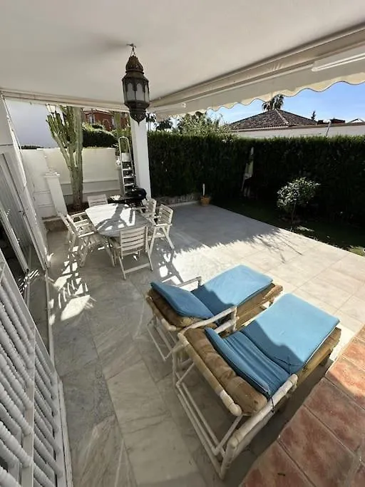 Chalet Con Barbacoa Y Piscina Estepona